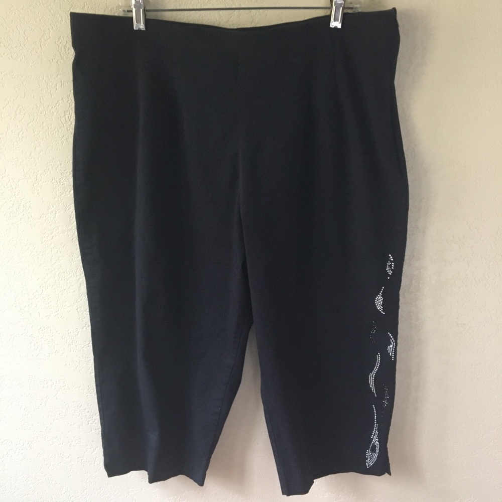 🎁2/$12 XXL BLACK & RHINESTONE DETAILING SIDE ZIPPER CAPRIS WITH ELASTIC WAIST